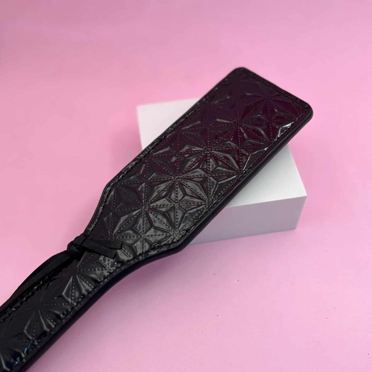 Chibata de Couro BDSM Luxo - Palmatória Sensual para Casais