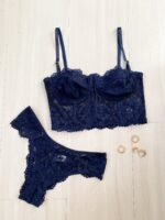 Conjunto de Lingerie Renovar Marinho: Delicadeza, Sustentação e Versatilidade para Mulheres Reais