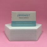 Toalha Compacta Feminist – Higiene Íntima Prática, Higiênica e Portátil