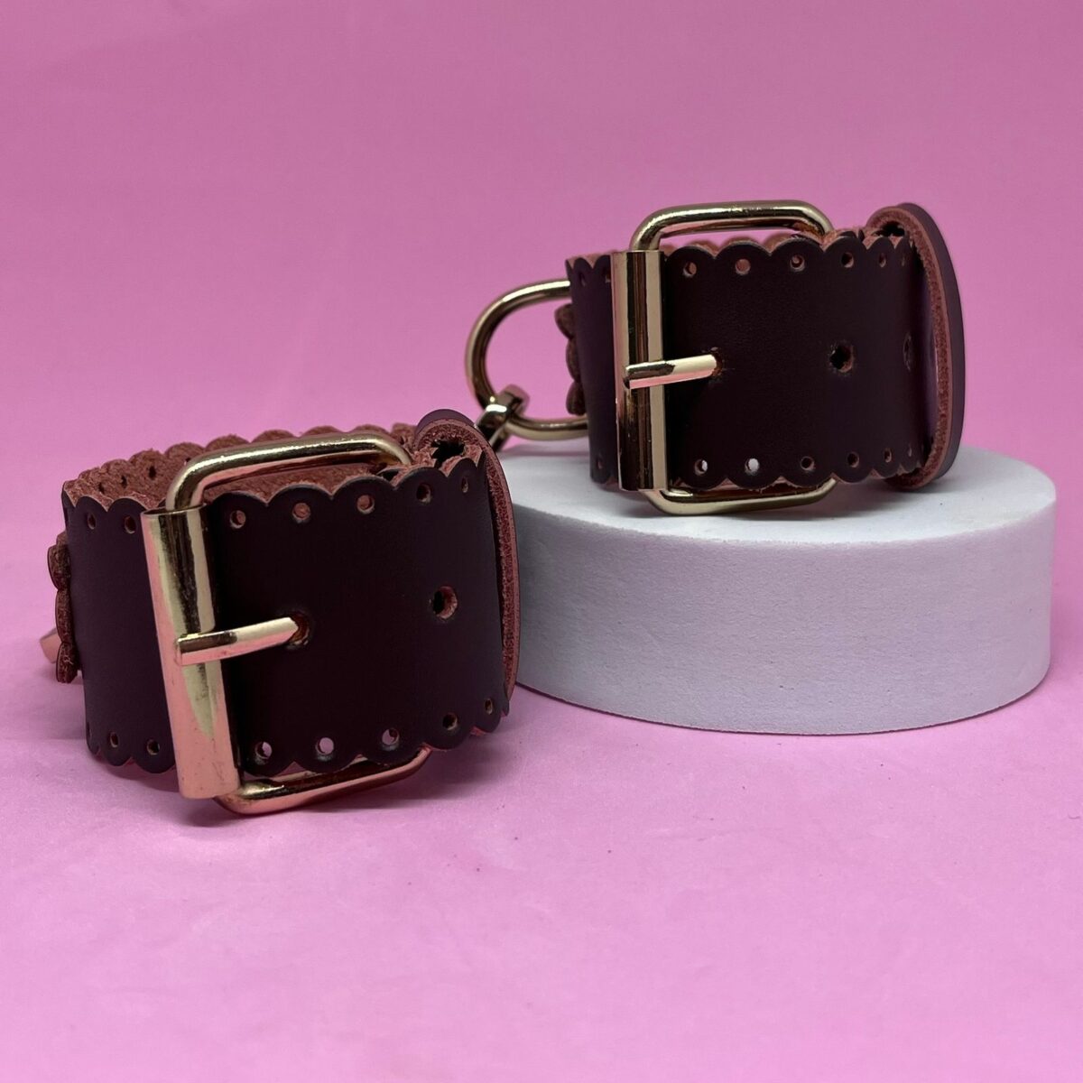 Algema com Corrente e Fivelas / Couro Marrom | BDSM com elegância