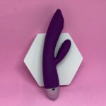 Trysta Plum – Svakom | Vibrador Ponto G e Clitóris com Dedilhada Realista
