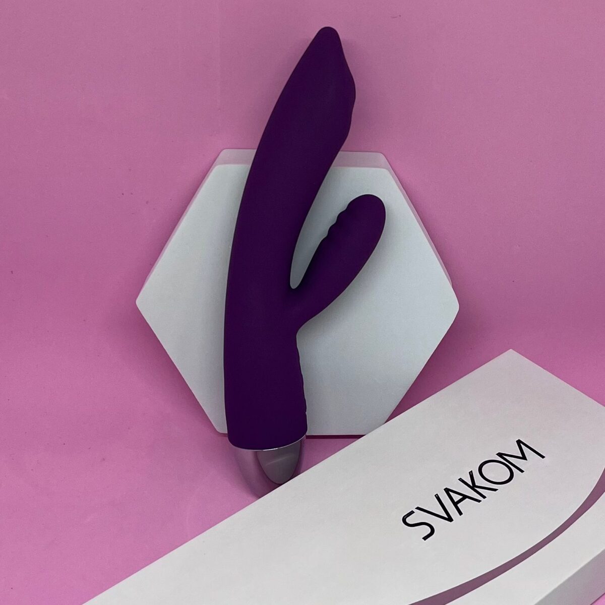 Trysta Plum – Svakom | Vibrador Ponto G e Clitóris com Dedilhada Realista